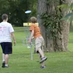 10 first steps to playing disc golf for beginners